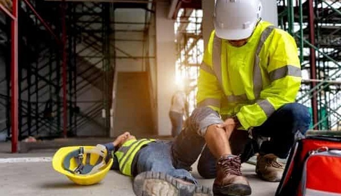 Man injured on construction site in Rhode Island that is eligible for Rhode Island worker's compensation pay