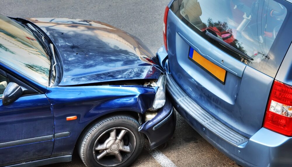 Photo of a car collision. Rhode Island collision vs comprehensive insurance policy laws